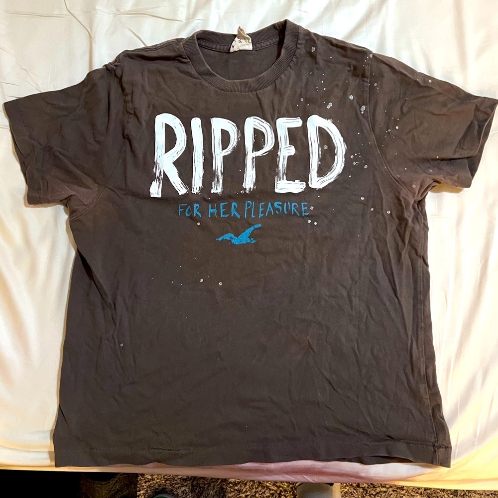Hollister graphic tee